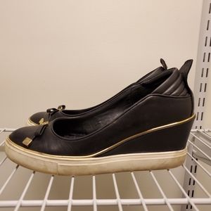 Wishbone Wedges Size: 9